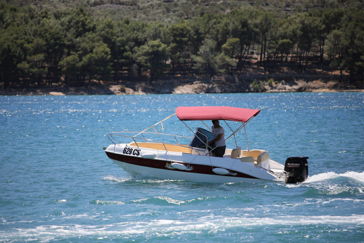 Superior speed boat for rent in Cres, Croatia