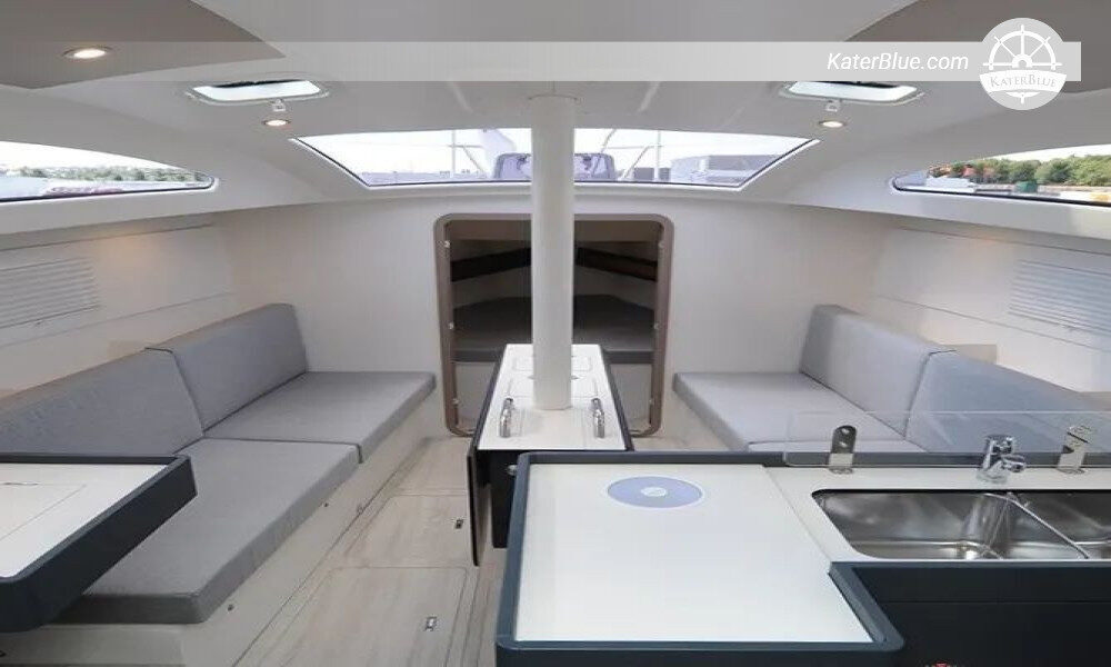 Fora Marine vessel weekly charters La Rochelle-France